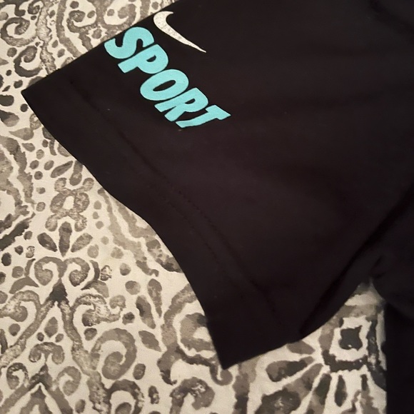 Nike Dri-Fit Tee - Picture 3 of 4